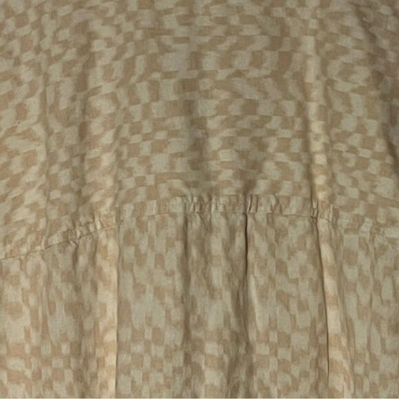 Women's Universal Thread Tan & White Short Sleeve Button Down Shirt - Picture 7 of 7